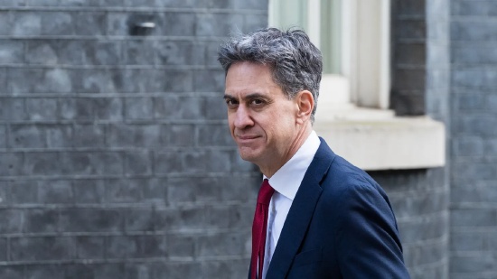  新建住宅强制安装可再生设备；英国应对能源市场波动；推动国家能源自主发展。 新闻