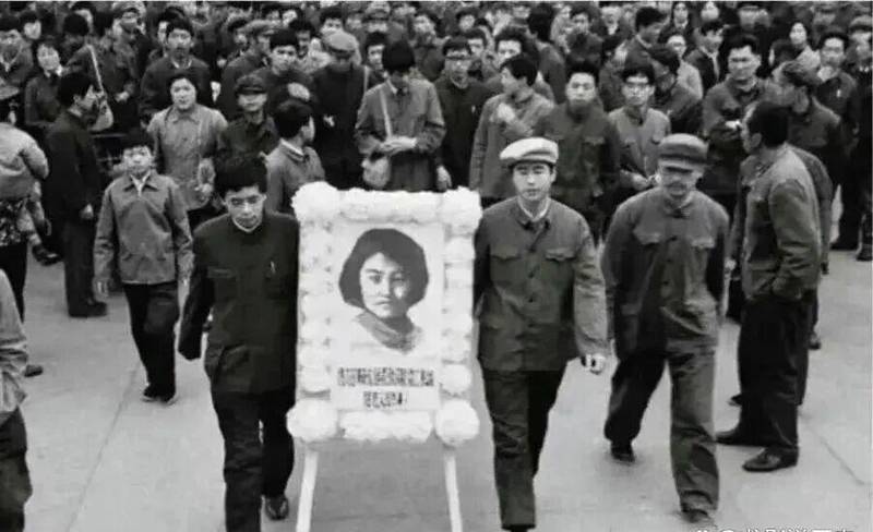  尘封往事的隐秘逻辑：透视烈士后代背后的生存选择权 新闻