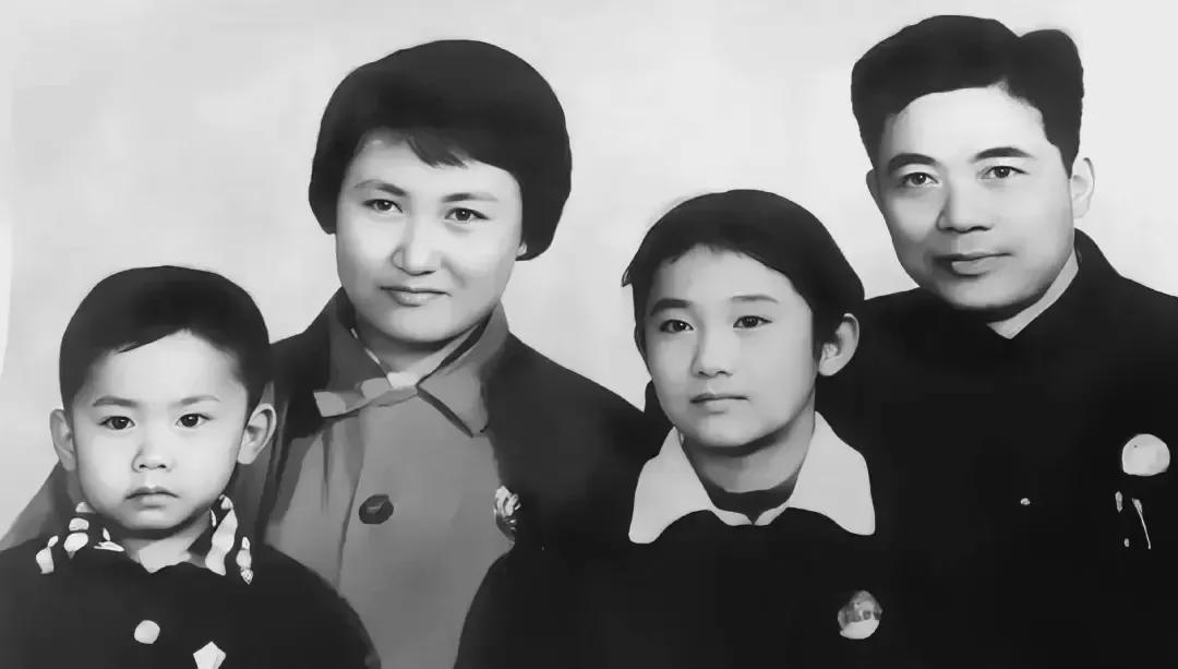  尘封往事的隐秘逻辑：透视烈士后代背后的生存选择权 新闻