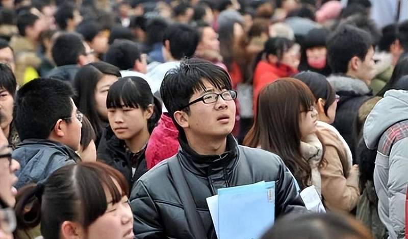  从知识殿堂到人才荒漠：学历贬值的深层逻辑与破局路径 教育招生