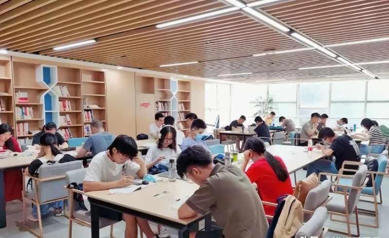  从知识殿堂到人才荒漠：学历贬值的深层逻辑与破局路径 教育招生