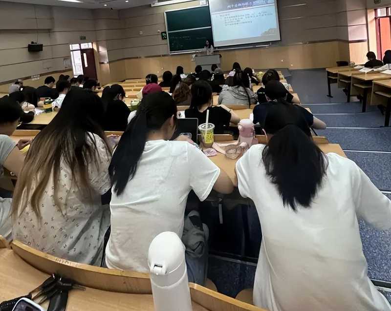  专硕学费突破十万背后的深层逻辑：财政、政策与市场的三重挤压 教育招生