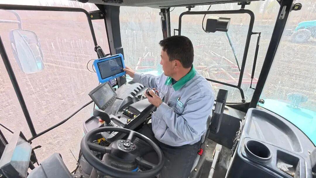  从机械换挡到电驱无级：五征EH2604如何重新定义拖拉机动力系统 汽车科技